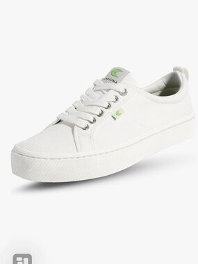 Cariuma Oca Low Off-White Canvas Sneaker Men’s    size 10